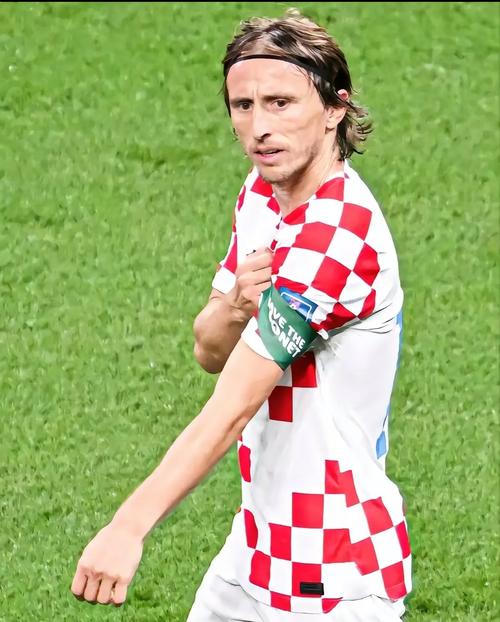 皇马1.5亿新星入选大名单！18岁天才中卫获首次征召，利物浦多特疯抢皇马死活不卖