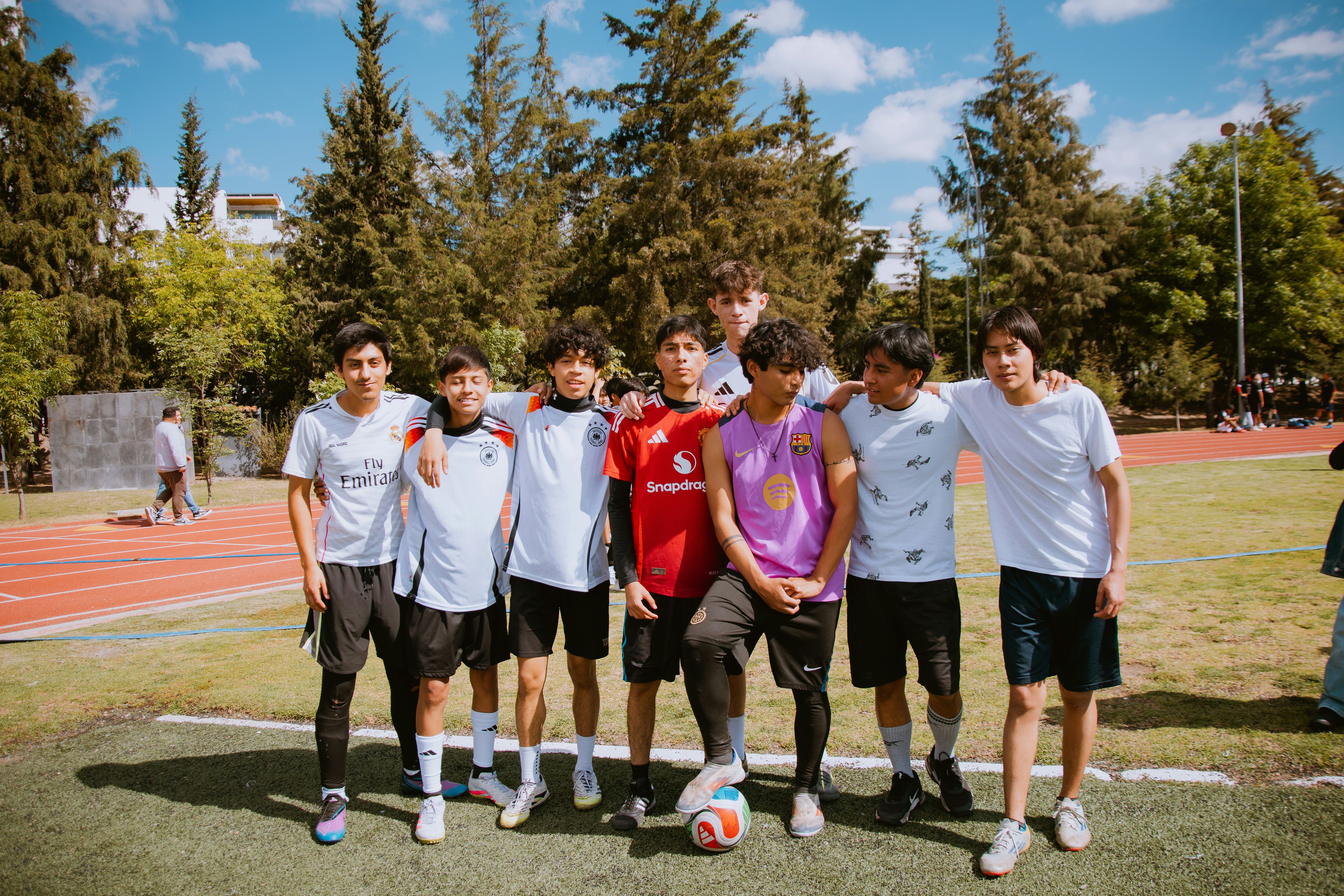 还有悬念吗？曼城缩小分差的最后机会，寄托在乱成一团的红军身上